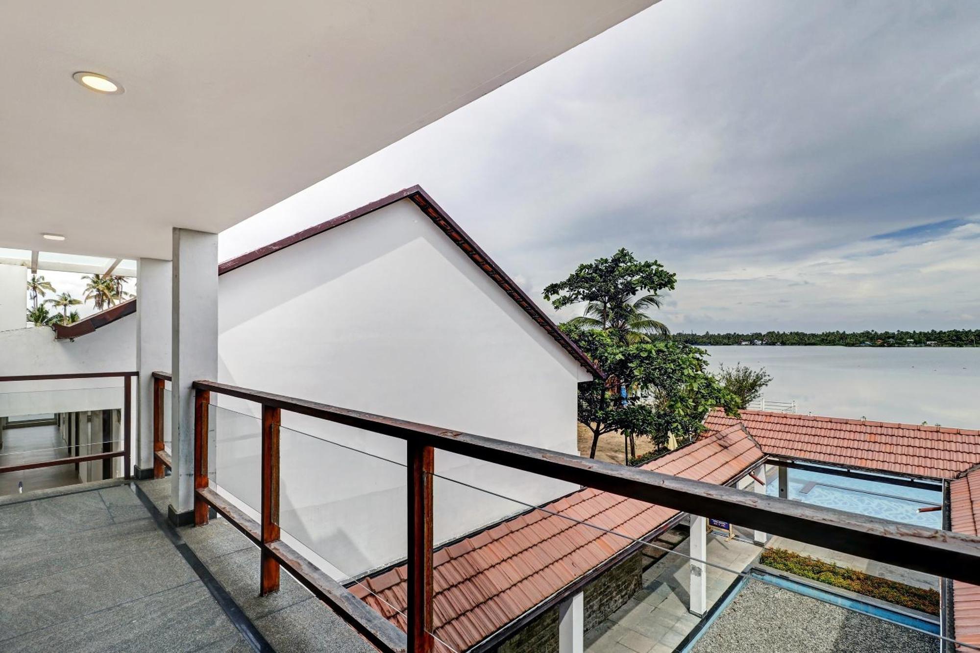 Townhouse Oak Edassery'S Sealine Villa Stay Kochi Buitenkant foto