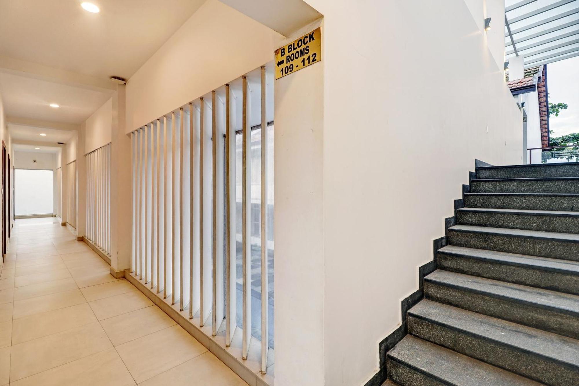 Townhouse Oak Edassery'S Sealine Villa Stay Kochi Buitenkant foto