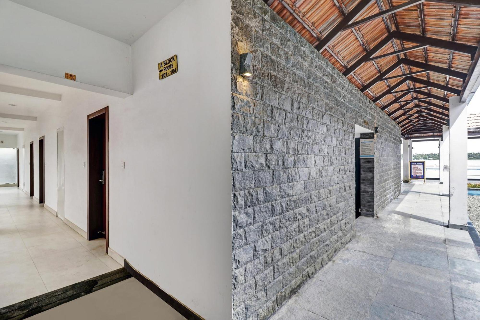 Townhouse Oak Edassery'S Sealine Villa Stay Kochi Buitenkant foto