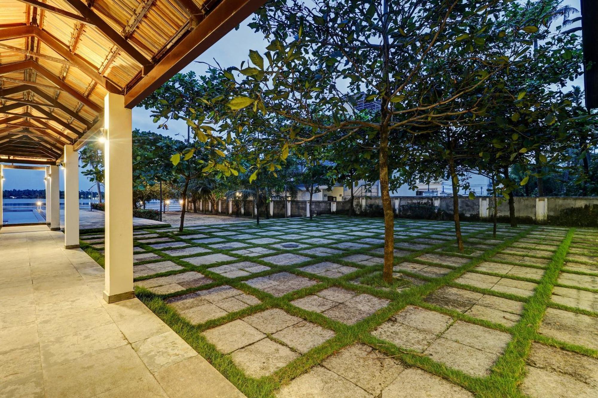 Townhouse Oak Edassery'S Sealine Villa Stay Kochi Buitenkant foto