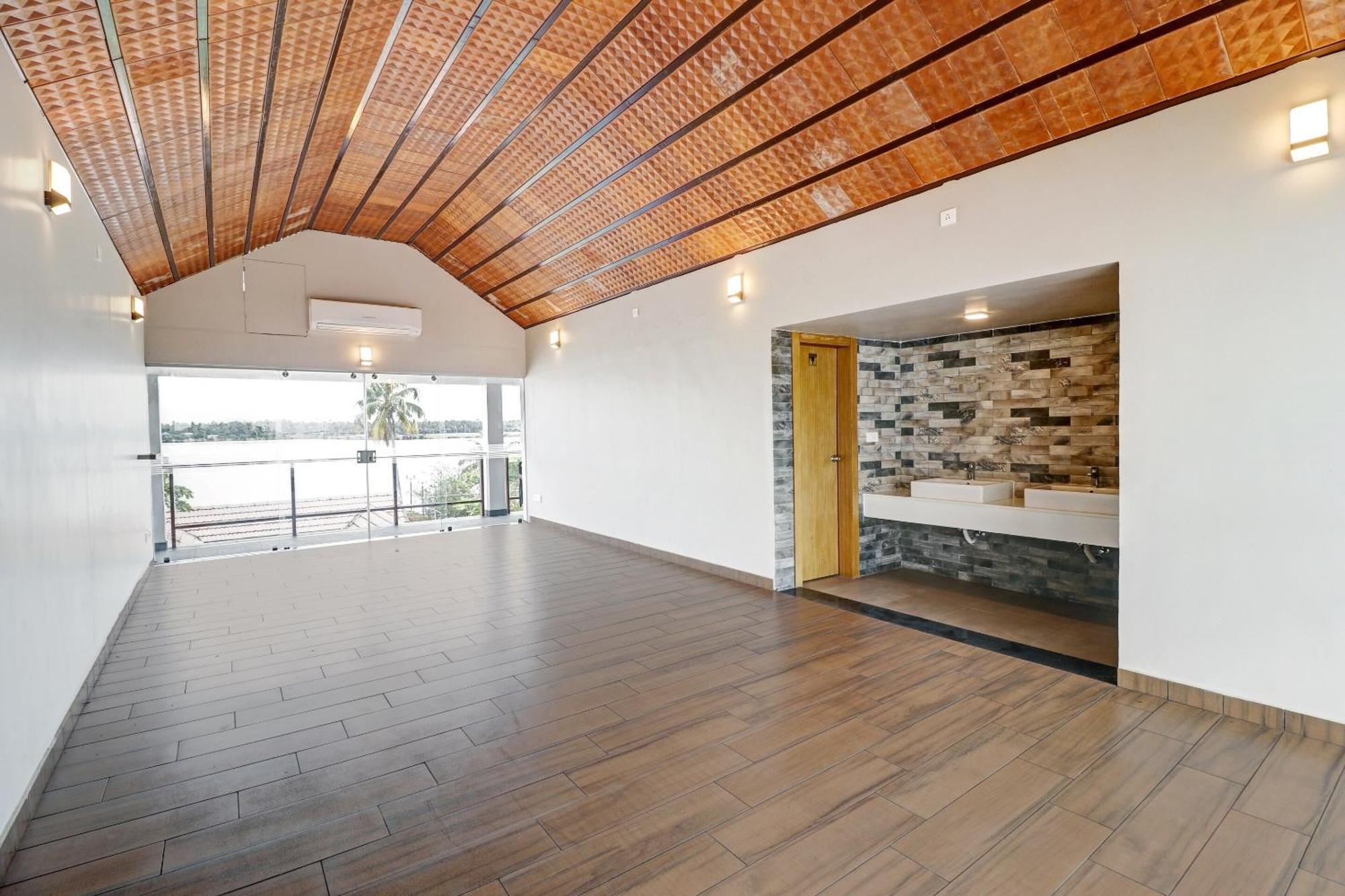 Townhouse Oak Edassery'S Sealine Villa Stay Kochi Buitenkant foto